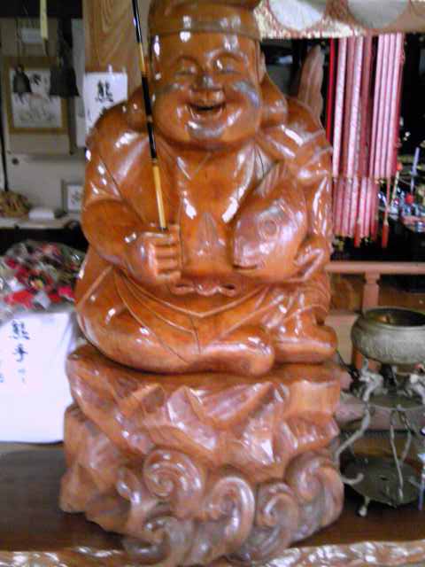 万福寺の木造の恵美酒さんの像