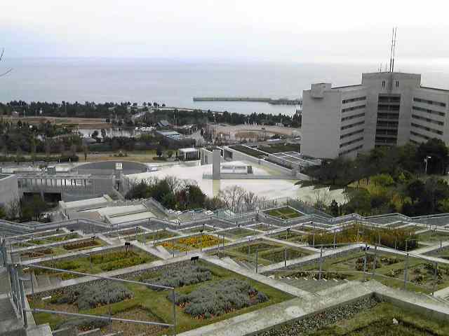 百段苑の上から見下ろした淡路夢舞台