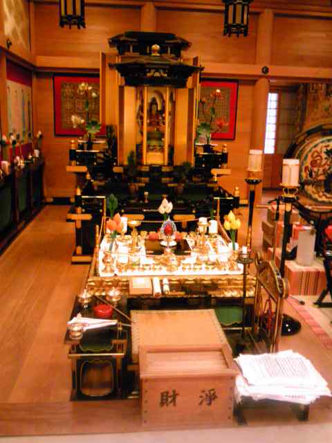 智禅寺の本堂内部