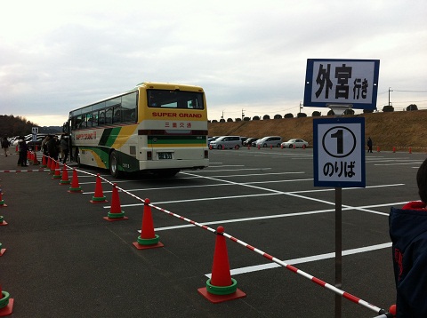 伊勢神宮へ向かうシャトルバス