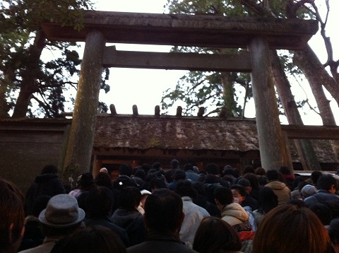 伊勢神宮 内宮の御正宮前の混雑