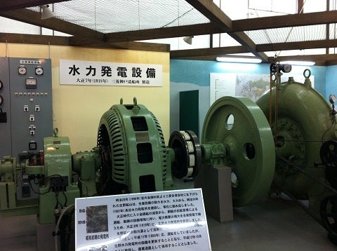 鉱山資料館の展示物。当時の機械や歴史資料 (4)