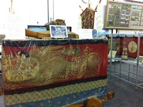 鉱山資料館の展示物。当時の機械や歴史資料 (3)
