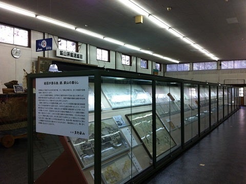 鉱山資料館の展示物。当時の機械や歴史資料 (1)
